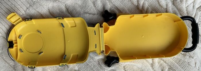 Despicable Me Minions Case  Stuart Used Please look at the pictures Used PLease look at the pictures