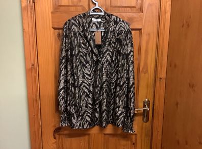 Blouse Black/Gold fits size 18/20 NEW