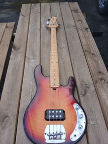 Bass guitar