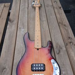 Bass guitar