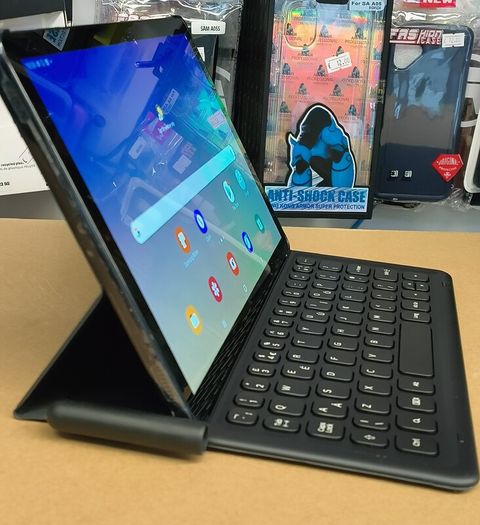 Samsung Galaxy Tab S4 SM-T830 64 GB, Wi-Fi, 10.5 in - Black With Original Samsung Keyboard Case