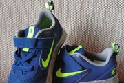Boy's Nike runners NEW size UK 9.5