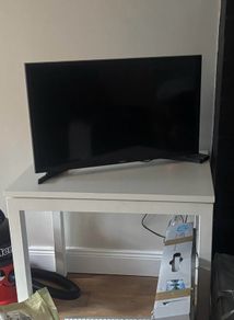 White Desk free to collect