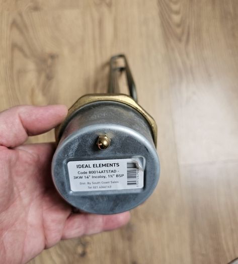 Hot water cylinder