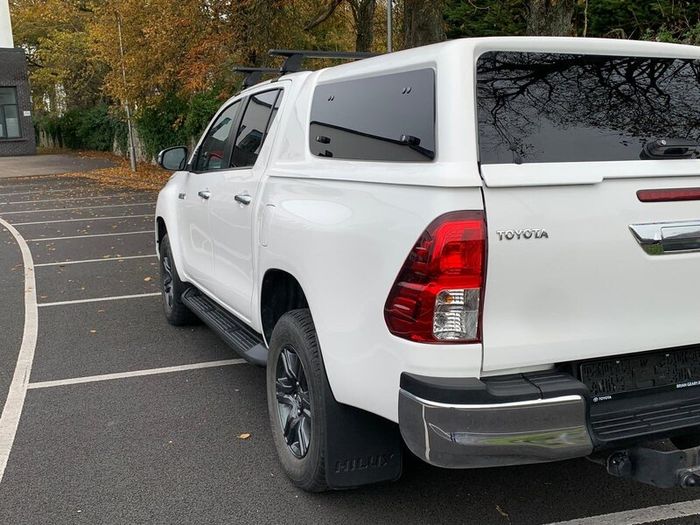 Toyota Hilux SR5 2.4L Full Leather, Canopy, Low KM