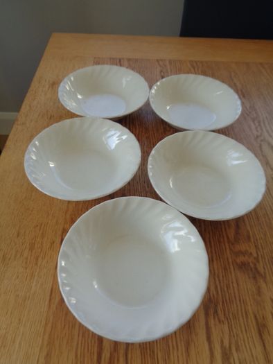 White Desert/Soup Dishes x 5 for Sale