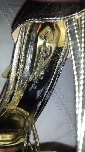 Tom And Eva Gold Sandals