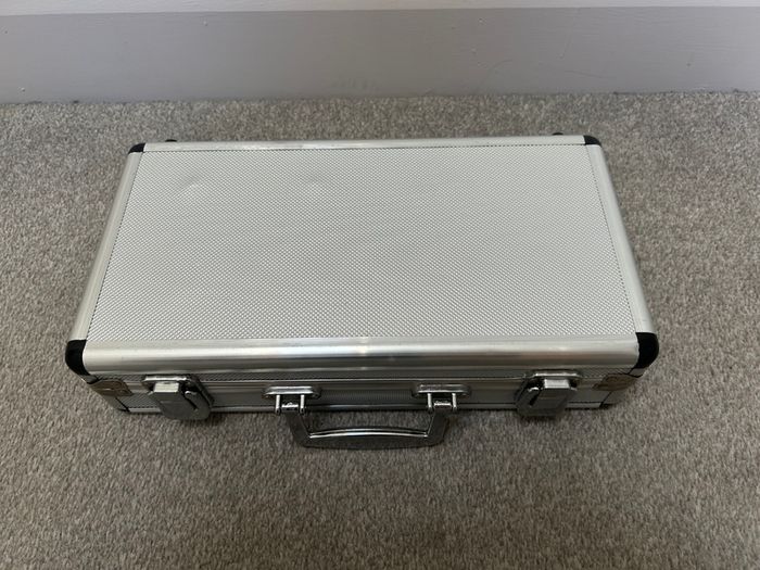 Garden games - Petanque / Boules Set - 8 Metal Boules in Carry Case