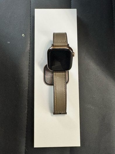 Apple watch 10, 46 mm, tytanium gold
