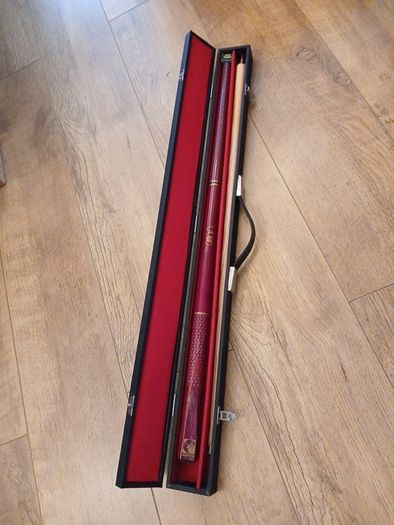snooker cue and hardcase. John parrot.