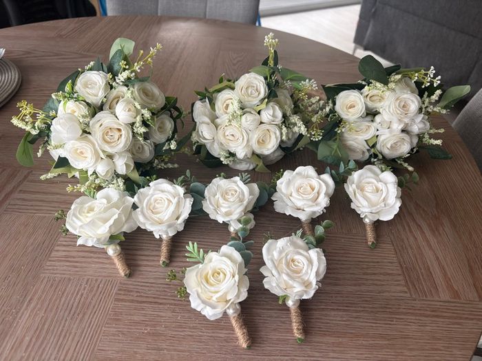 Bridesmaid Bouquets and Buttonholes