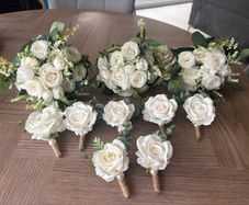 Bridesmaid Bouquets and Buttonholes