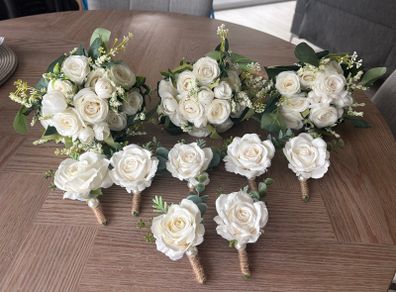 Bridesmaid Bouquets and Buttonholes