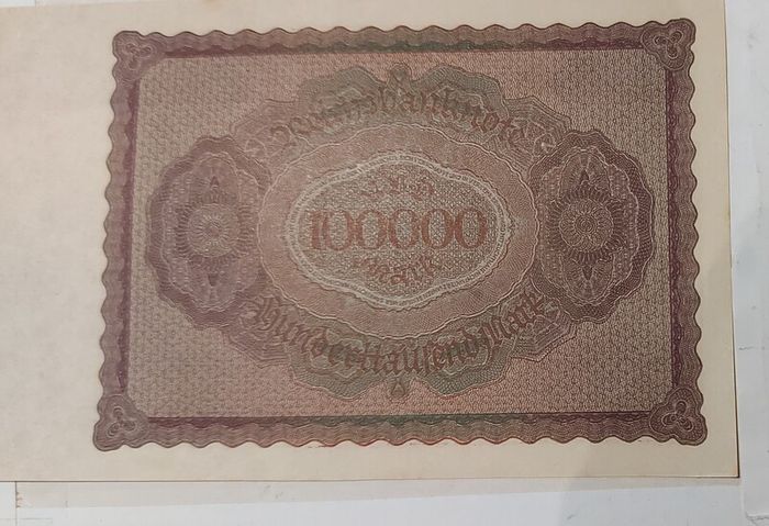 1923 German 100,000 mark consecutive pair in uncirculated condition