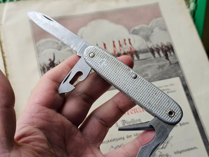 Vintage Victorinox Alox Soldier Original Swiss Army Knife Issued year 1976 Discontinued Model Collectable