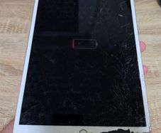 Apple iPad Pro 10.5-inch (1st Generation) with Wi-Fi + Cellular