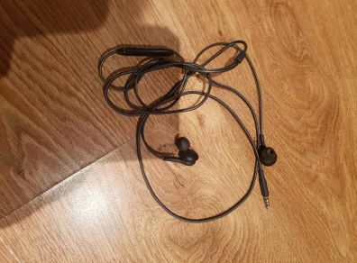 Samsung Earphones Tuned by AKG