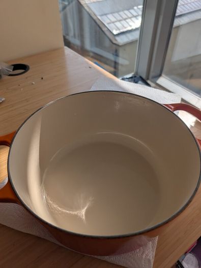 Le Creuset 26cm Volcanic cast iron casserole dish