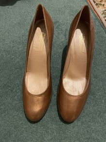 Stuart Weitzman metallic gold leather high heels Size 7.5