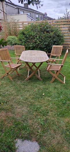 Garde Table and 4 Chairs