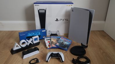 PlayStation 5 (PS5) Disc Edition - Bundle
