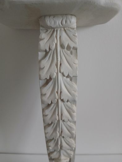 Pair of decorative wall corbels
