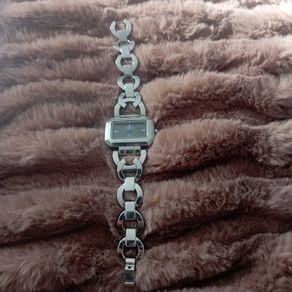 Gucci style watch