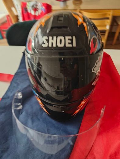 Shoei helmet (2 visors)