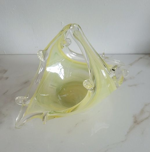 Art glass bowl