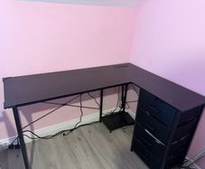 L shaped gaming desk with sockets