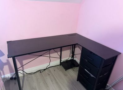 L shaped gaming desk with sockets