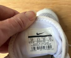 Nike trainers size UK 2.5
