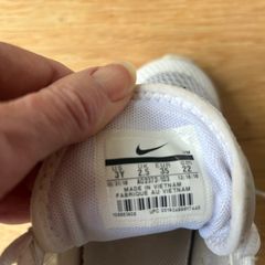 Nike trainers size UK 2.5