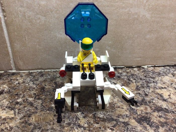 Lego land - Lego set no 6848 - strategic pursuer - full and complete