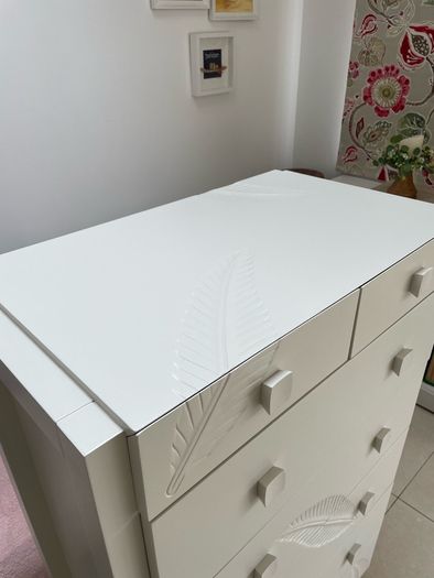 Leaf design Chest of Drawers