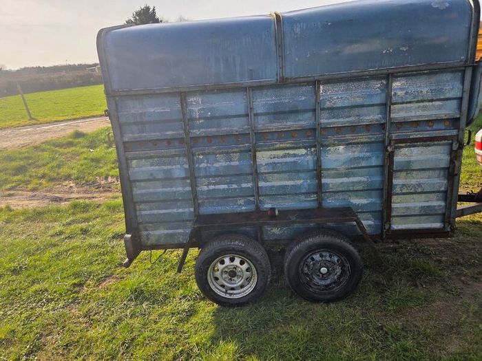 8x4,6 livestock trailer  reduced