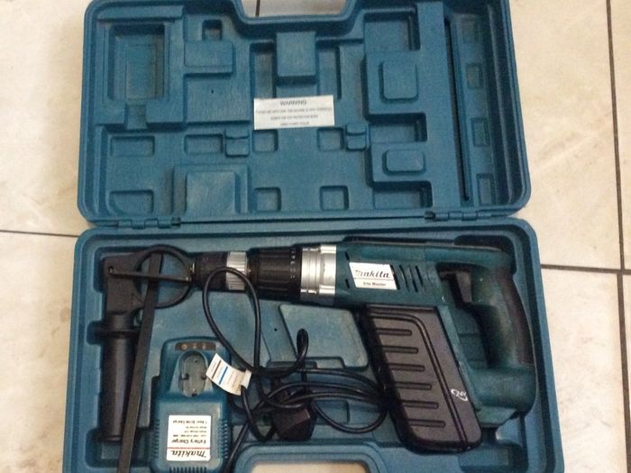 Makita Site Master 24V Cordless Drill with Hammer Functionality For Sale