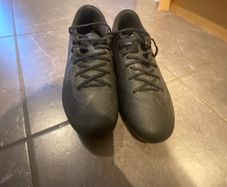 Football boots uk9