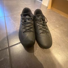 Football boots uk9