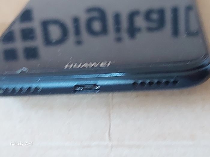 6 Mobile Phones for parts or repair, not powering on