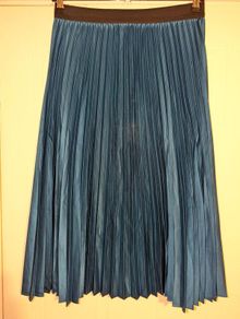 Stunning emerald pleated midi skirt