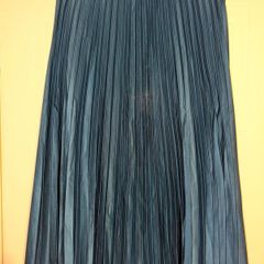 Stunning emerald pleated midi skirt