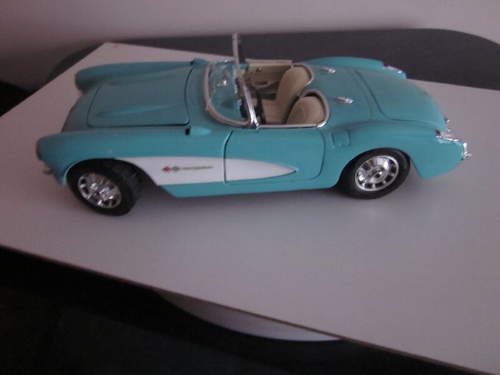 Vintage Burago 1957 Chevolet Corvette Convertible Coupe Baby Blue