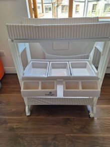 baby changing table with bath