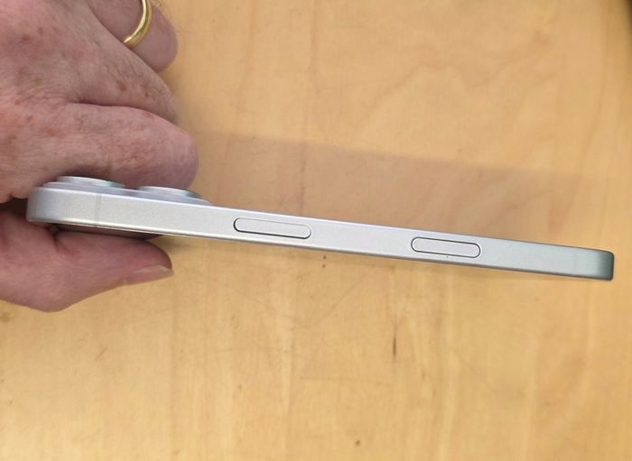 iPhone 17 Dummy White