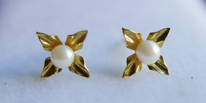 Vintage Solid 9ct Yellow Gold 375 Pearl Stud Earrings, Flower Style 0,9g