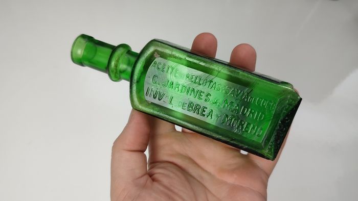 396 - Antique Aceite De Bellotas y Savia De Coco Green Glass Bottle