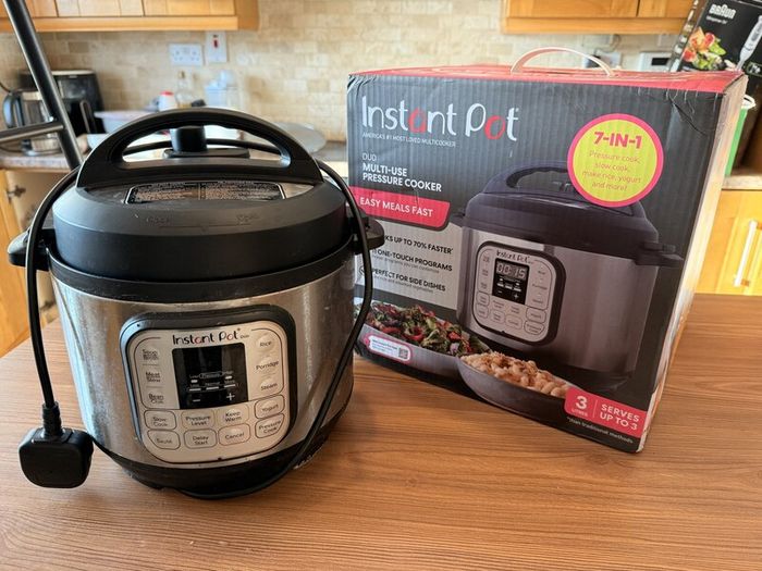 Instant Pot Duo 3L 7-in-1 Pressure Cooker with Original Box