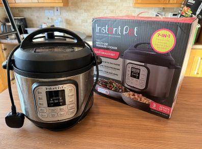 Instant Pot Duo 3L 7-in-1 Pressure Cooker with Original Box