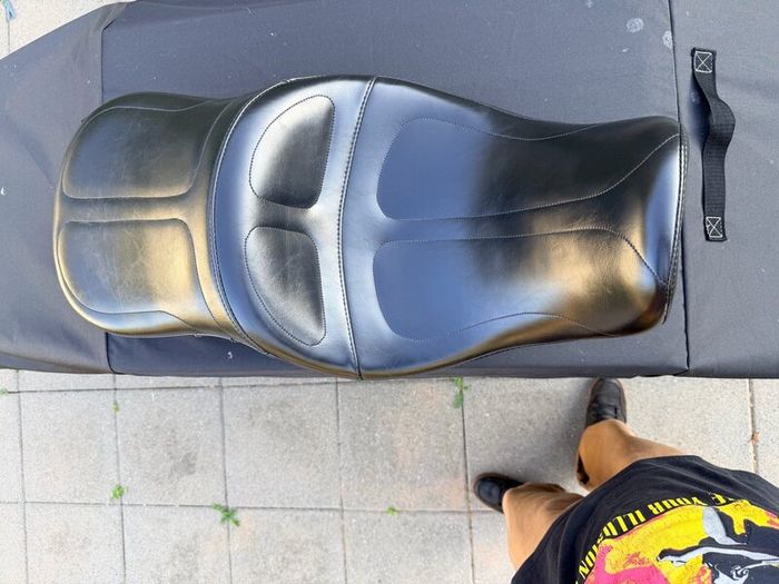 Le Pera Maverick Harley Davidson seat Dyna 06-17
